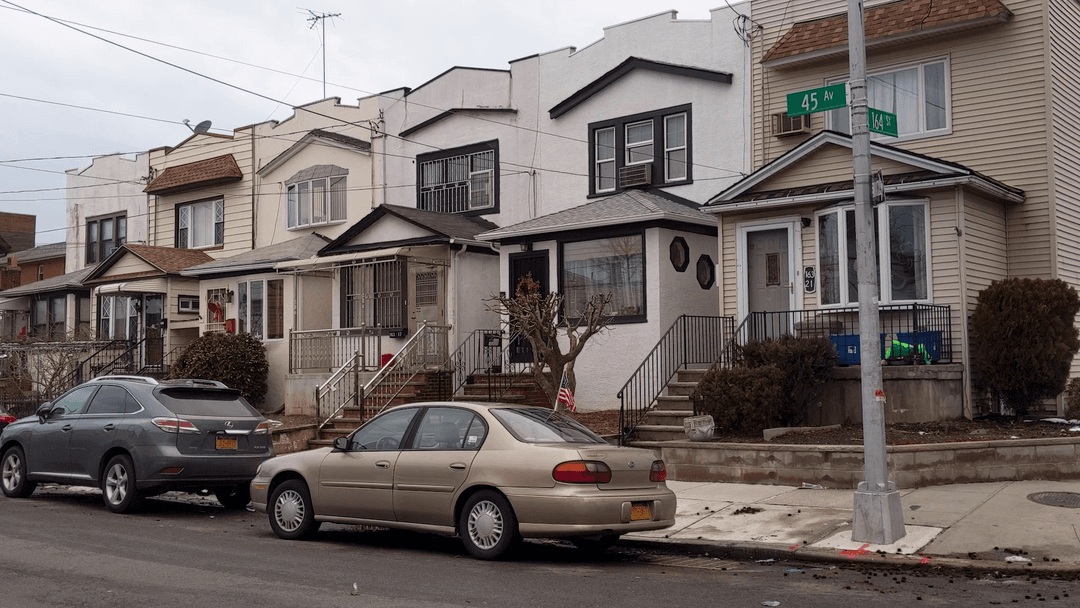 45 Av & 164 St